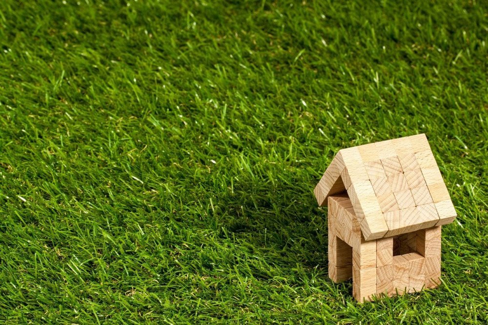 När du köper en bostadsrätt eller villa behöver du en kontantinsats. Hitta rätt bolån med vår boendekalkyl.