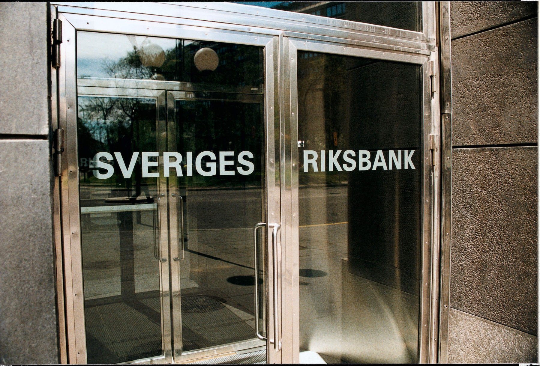 Dörrarna till Sveriges Riksbank