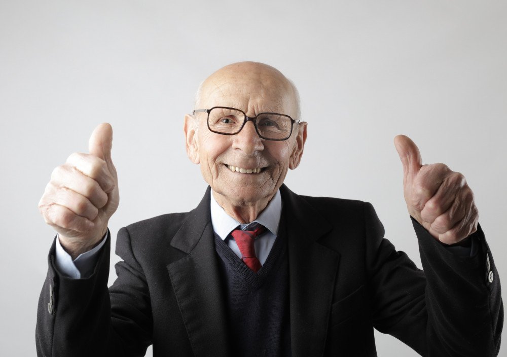 Glad pensionär – symboliserar pensionssparande